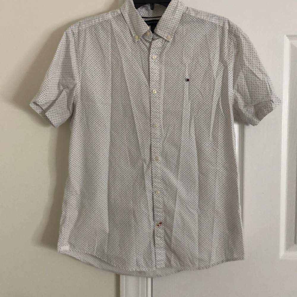 Tommy Hilfiger: Button up white shirt